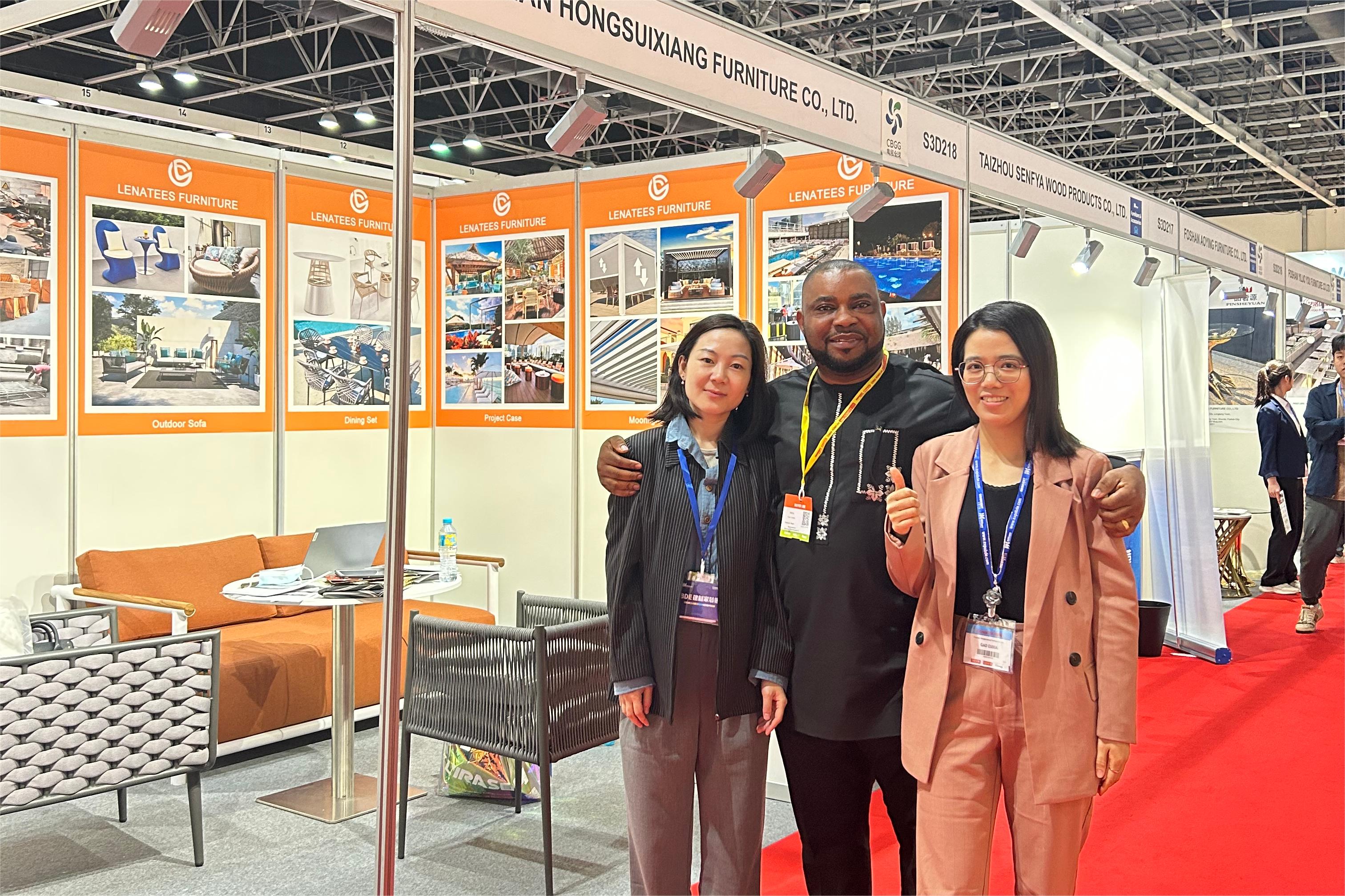 Уважаемые энтузиасты мебели, открылась выставка мебели в Дубае, и Hongsuixiang Furniture с честью участвовать, представляя потрясающие новые товары для дома вместе!