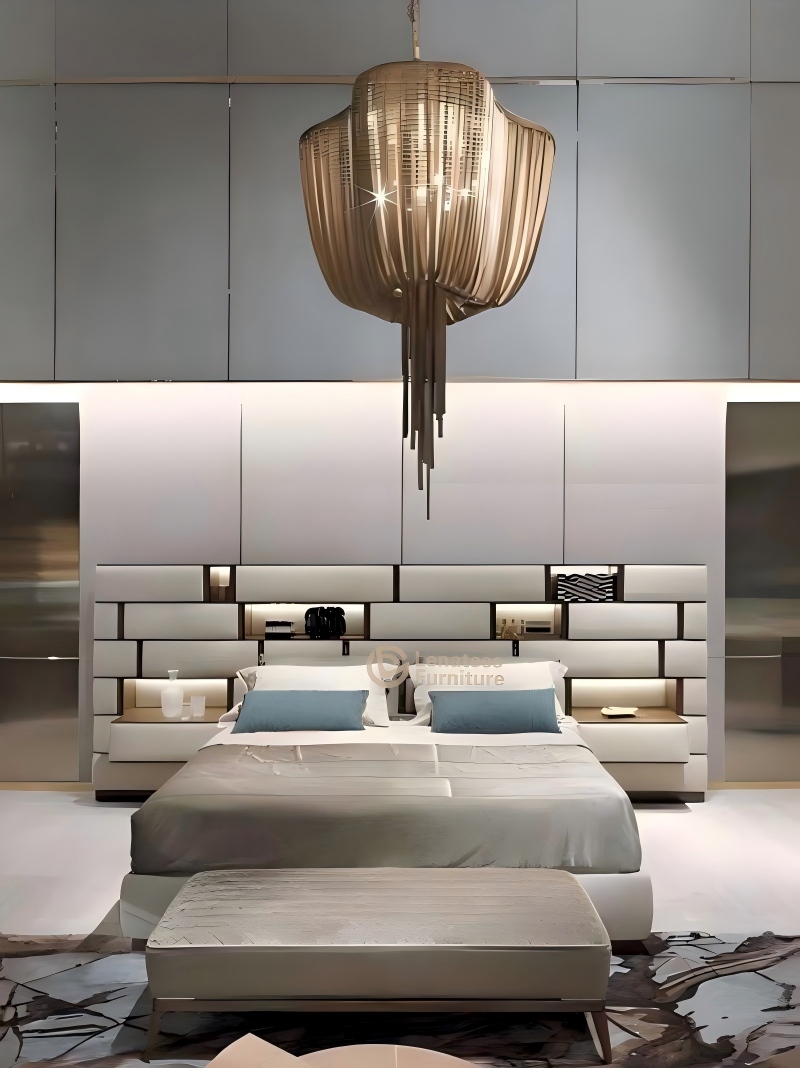 Роскошь сочетается с мастерством — наша новая эффектная кровать с элегантными металлическими акцентами. ✨